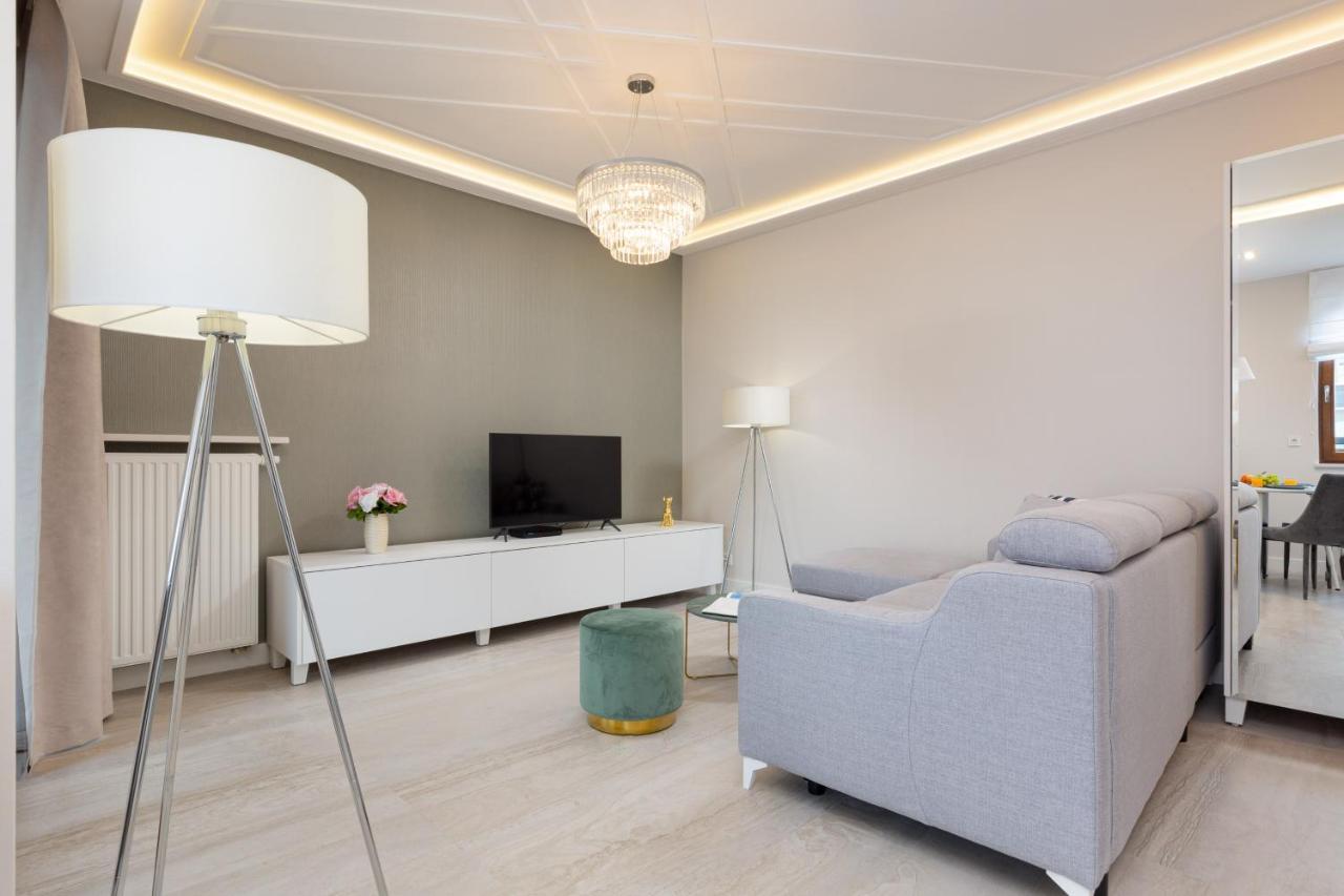 City Center Apartments Grzybowska With Parking By Noclegi Renters Varşovia Exterior foto