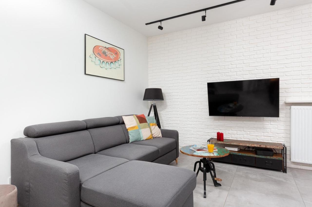 City Center Apartments Grzybowska With Parking By Noclegi Renters Varşovia Exterior foto