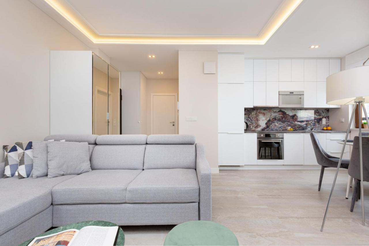 City Center Apartments Grzybowska With Parking By Noclegi Renters Varşovia Exterior foto