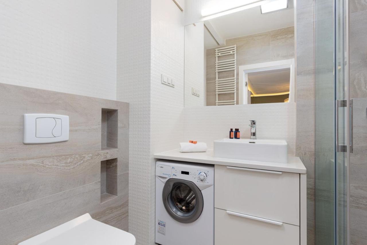 City Center Apartments Grzybowska With Parking By Noclegi Renters Varşovia Exterior foto