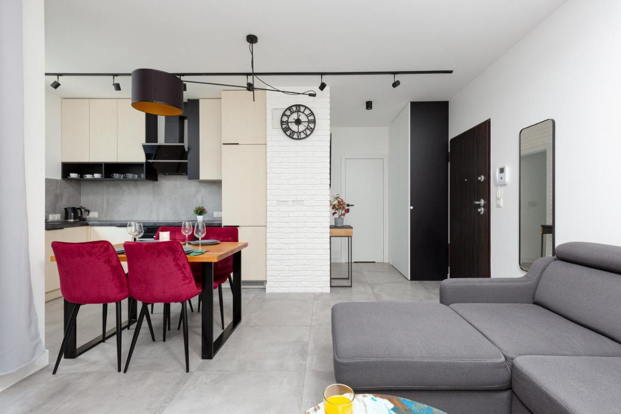 City Center Apartments Grzybowska With Parking By Noclegi Renters Varşovia Exterior foto