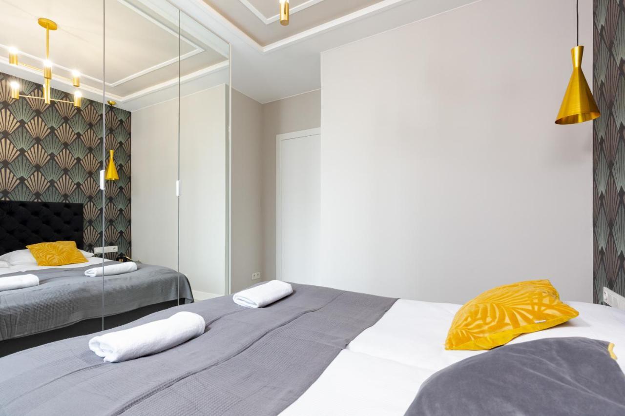 City Center Apartments Grzybowska With Parking By Noclegi Renters Varşovia Exterior foto
