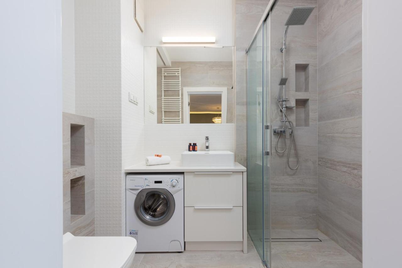 City Center Apartments Grzybowska With Parking By Noclegi Renters Varşovia Exterior foto