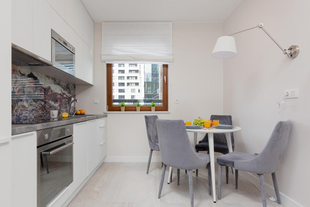 City Center Apartments Grzybowska With Parking By Noclegi Renters Varşovia Exterior foto