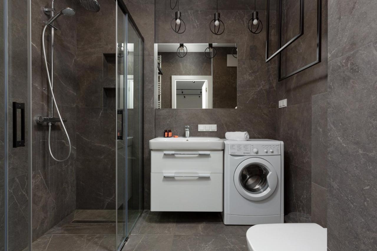 City Center Apartments Grzybowska With Parking By Noclegi Renters Varşovia Exterior foto