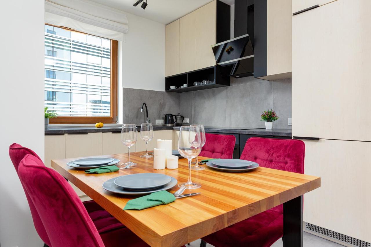 City Center Apartments Grzybowska With Parking By Noclegi Renters Varşovia Exterior foto