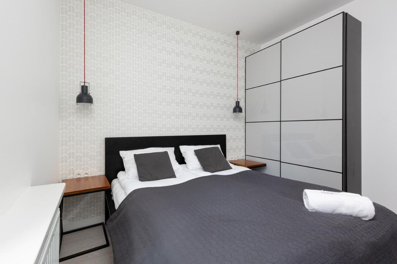 City Center Apartments Grzybowska With Parking By Noclegi Renters Varşovia Exterior foto