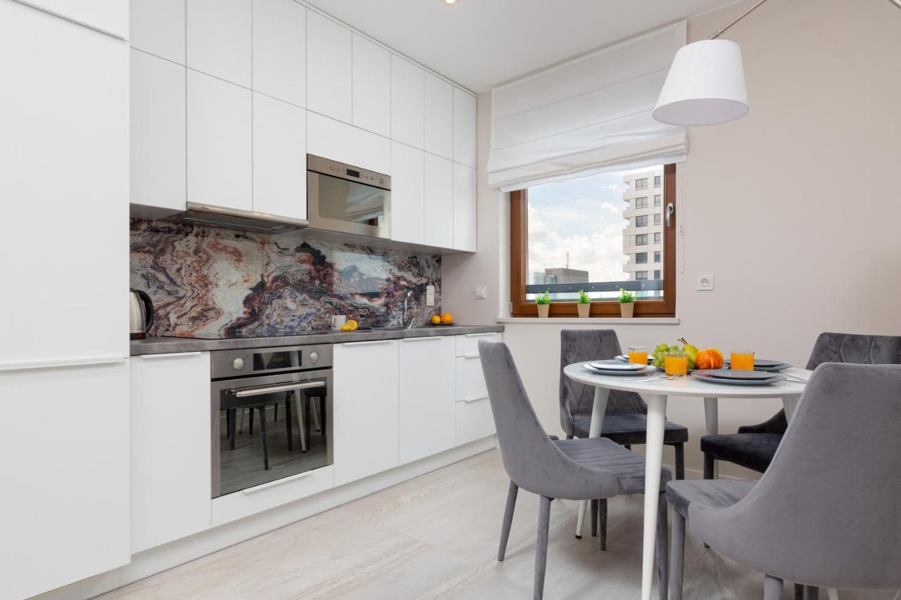 City Center Apartments Grzybowska With Parking By Noclegi Renters Varşovia Exterior foto